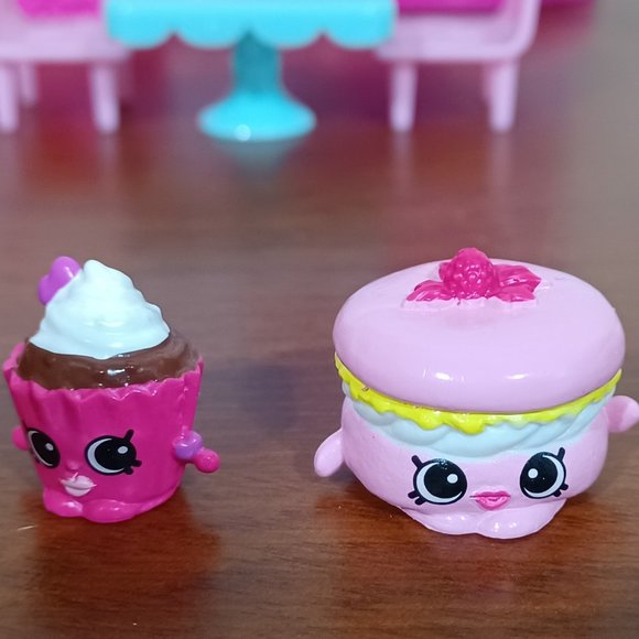 Shopkins Cupcake Queen Cafe Set - Picture 3 of 3